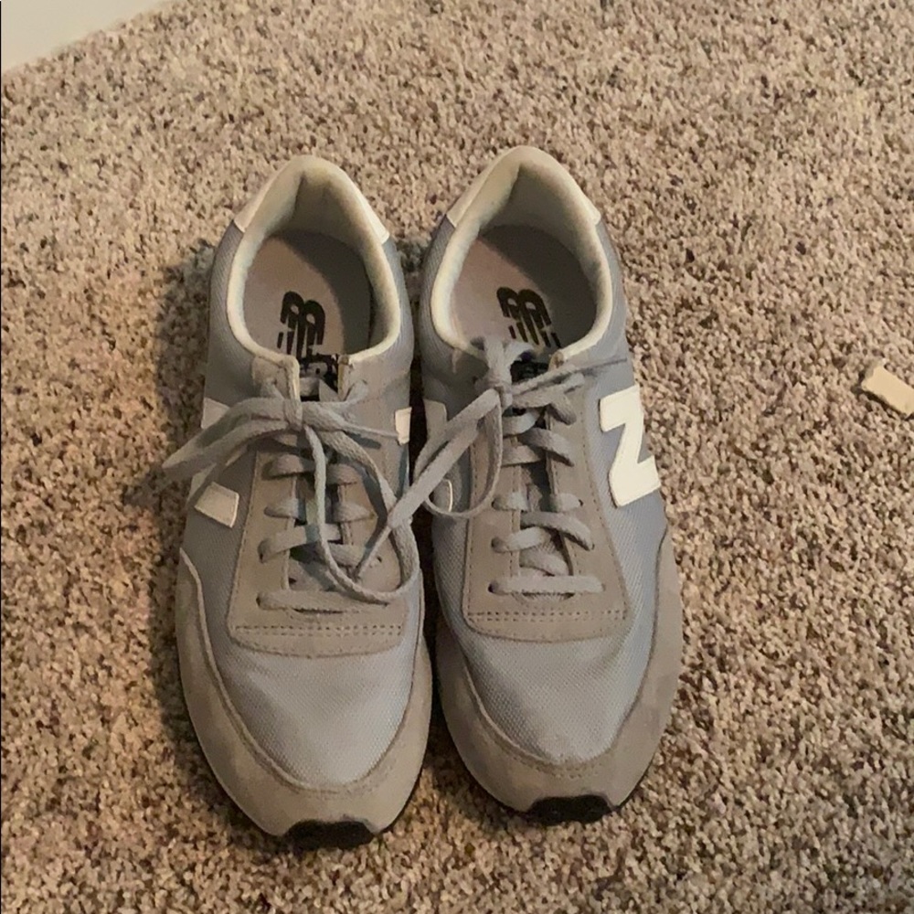 New Balance tennis shoes